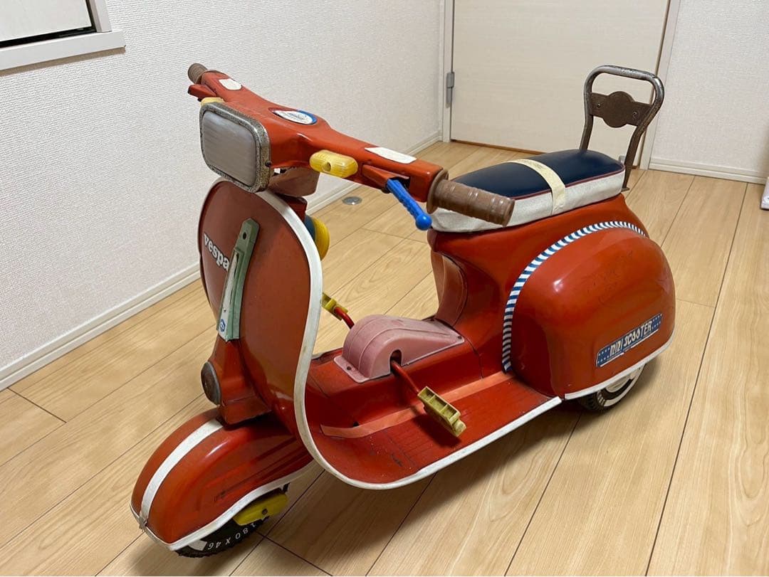 VESPA ペダル式三輪車 ブリキ玩具 置物 VESPA ペダル式三輪車 ブリキ玩具 置物 - メルカリ