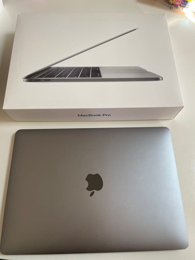 Apple MacBook Pro スペースグレー　充電しながらの使用が必須 Macbook air / pro を車で充電する方法→USB-Cカーチャージャーを使う